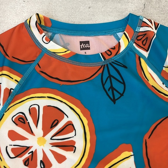 NWT Tea Collection Long Sleeve Rash Guard - Picture 2 of 3